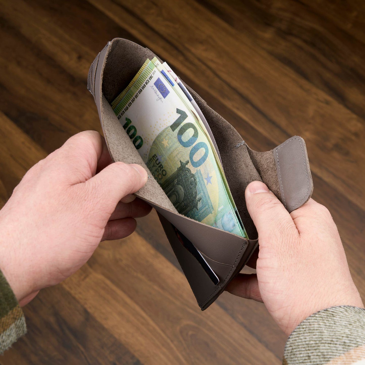 Compact wallet for banknotes, cards and coins KID