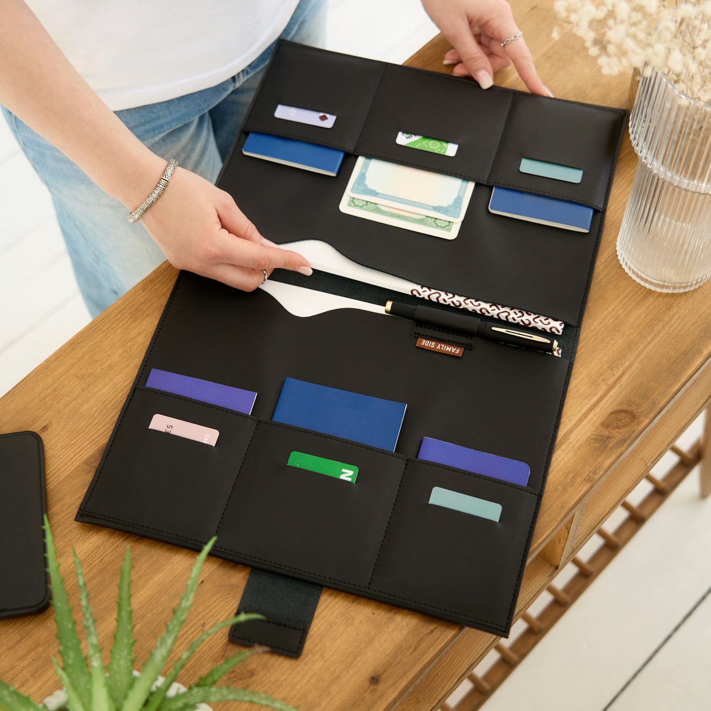 Папка для семейных документов легкая YOUNG FAMILY